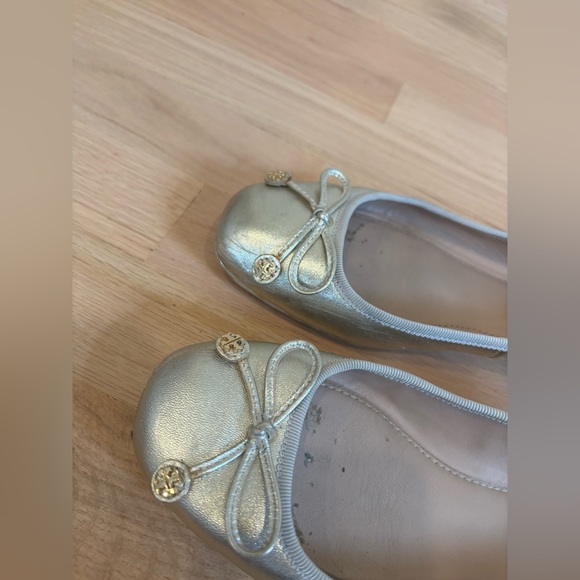 Tory Burch Laila Driver ballet flats in gold-tone leather size 5 - Picture 9 of 10